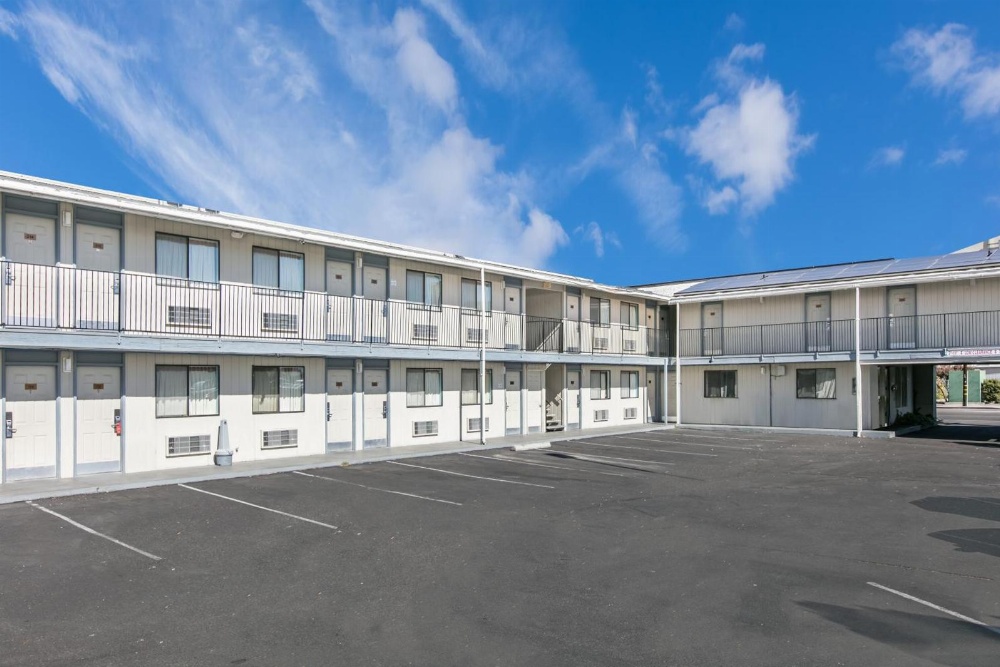 Super 8 by Wyndham Bishop