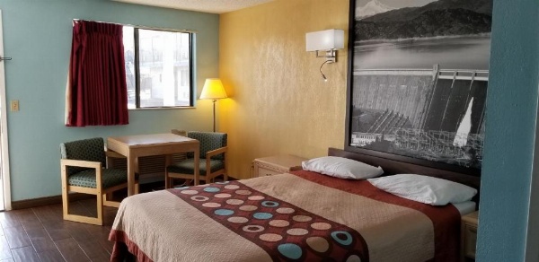 Super 8 by Wyndham Bishop image 16